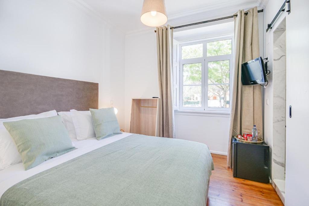Basic Double Room with Street View